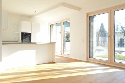 Stilvolle, neuwertige 2-Zimmer-Terrassenwohnung mit Balkon und Einbauküche in Starnberg