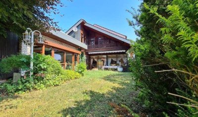 Hochwertiges Landhaus mit Schwimmbad in ruhiger Wohnlage