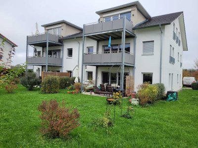 Exklusive, neuwertige 4-Raum-Wohnung mit geh. Innenausstattung mit Balkon und EBK in Ravensburg