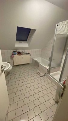 Geschmackvolle 2-Zimmer-DG-Wohnung mit Einbauküche in Wallersdorf