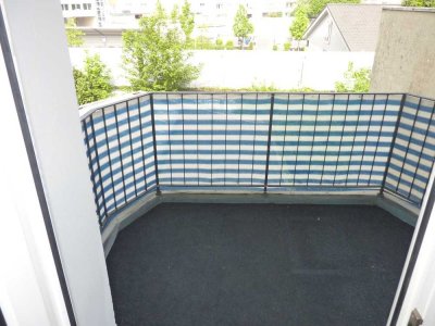 Von Privat o. Provision Top Lage, Bilk: helle 1-Zimmer-Wohnung mit Einbauküche und Balkon