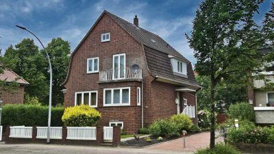 Stadt-Villa mit Altbau-Charme, nah zur City und zum Schlossgarten, mit großem Grundstück und Garage