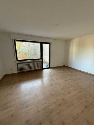 Schöne 2,5-Zimmer Wohnung im Erdgeschoss mit Balkon