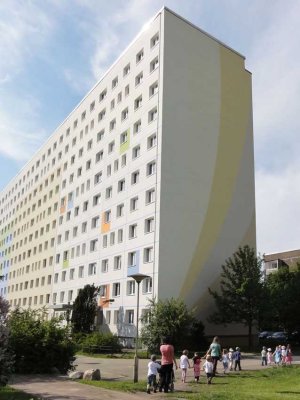 Zuschnittsgeänderte 2-Raum-Wohnung im Hochhaus