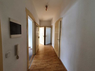 * Zentral * Familienfreundliche, helle 3-Raum Wohnung mit Balkon*