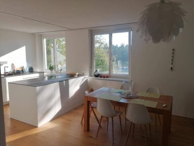 Sonnige Wohnung mit Balkon, 5 Min zum See