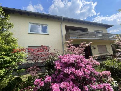 Helmarshausen - Großzügiges Einfamilienhaus mit Einliegerwohnung & Sonnenbalkon