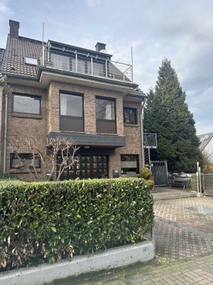 wunderschöne, helle Eigentumswohnung im Zwei-Familienhaus! Dachterrasse, Stellplatz, einzugsfertig!