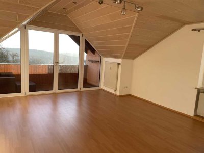 Freundliche 4-Zimmer-Wohnung mit Balkon und EBK in Freudenberg