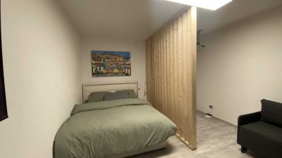 Geschmackvolle 1-Zimmer-Wohnung mit gehobener Innenausstattung mit Balkon und EBK in Germering