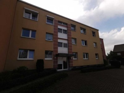 Modernisierte 2 Zimmer Wohnung mit Balkon und Stellplatz