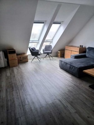 Charmantes Wohnen in sonniger Dachgeschosswohnung in Rellingen!