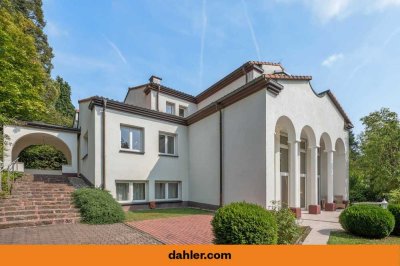 Repräsentative Villa auf Traumgrundstück in bester Blick- und Ruhelage von Falkenstein