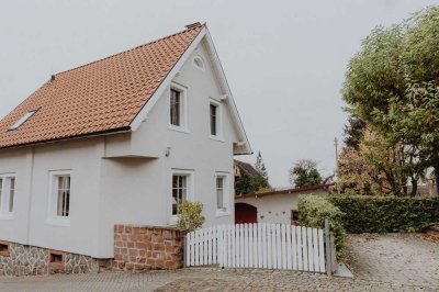 Historisches Einfamilienhaus mit Garten und Scheune