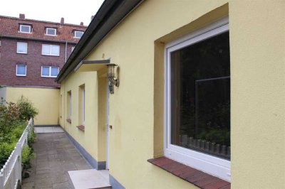 TT bietet an: Moderner Bungalow mit 2-Zimmern, Einbauküche und Terrasse!