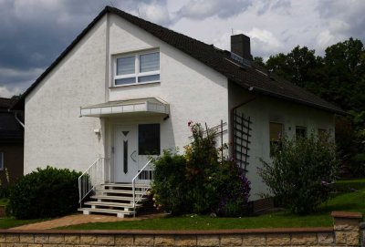 Einfamilienhaus mit Vollkeller, Glasfaseranschluss, Garage, grosser & gepflegter Garten in Baunatal