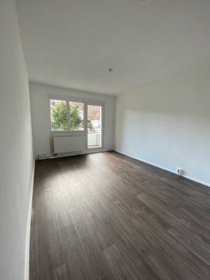 Frisch renovierte 3-Zimmer Wohnung im 1.OG mit Balkon!