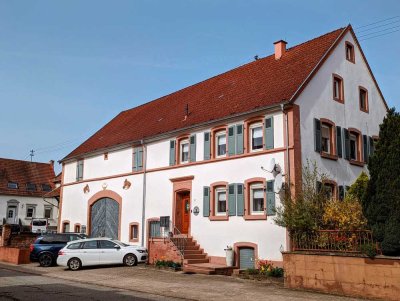 einzigartiges Haus mit Scheune in zentraler Ortslage