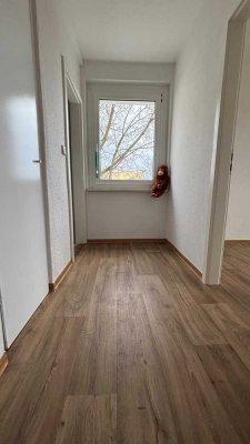 2-Zimmer-Wohnung mit Dusche und großem Balkon