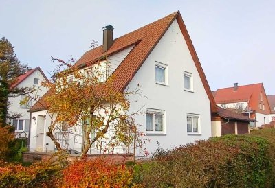 Rechberghausen: Häusle mit Potenzial, großer Garten, Doppelgarage, ruhige Ortsrandlage