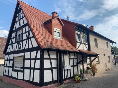 Geräumiges, preiswertes 8-Zimmer-Einfamilienhaus in Weingarten Weingarten (Pfalz)