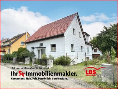 Großes Einfamilienhaus mit ELW, Anbau und Garage