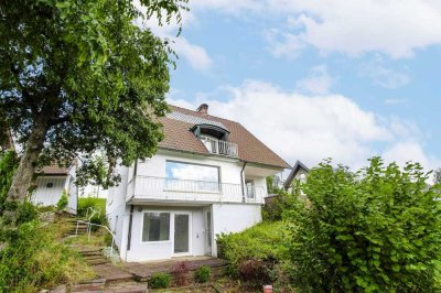 Sofort wohlfühlen: Lichtdurchflutetes 6-Zi.-Architektenhaus in idyllischer Lage in Sankt Georgen