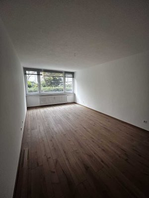 Frisch Renoviert! 3-Zimmer-Erdgeschosswohnung in Bestlage mit Einbauküche - Marienbader Platz