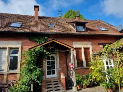 Ansprechende Dachgeschosswohnung mit Balkon und Garten