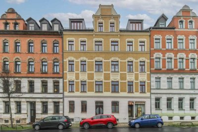 Bezugsfreie 3- Raum- Wohnung im Altbaucharme mit Balkon in Citylage