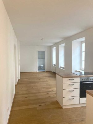 ***SANIERTER ALTBAU*** - Geräumiges Apartment in der Straubinger Innenstadt