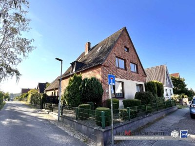 Ein-bis Zweifamilienhaus mit Keller und Garage auf 617 m² Eigenland