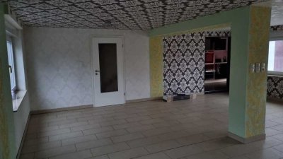 Freundliches und vollständig renoviertes 8-Zimmer-Reihenhaus mit EBK in Haiger