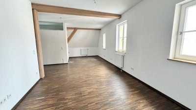 Am Marktplatz in Schwabach ! 2-Zi-Altbau-Whg, 69 m², Parkett, im 3.OG