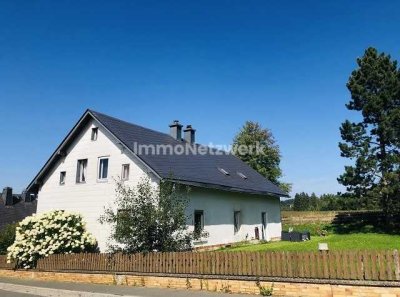 ***hergerichtetes ehemaliges Bauernhaus mit Nebengebäuden auf großem Grundstück***