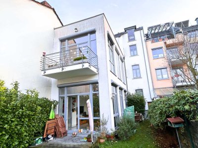 Sanierte Altbauwohnung in Bonn-Dottendorf: Schicke ca. 90 m² Altbauwohnung mit Terrasse und Garten