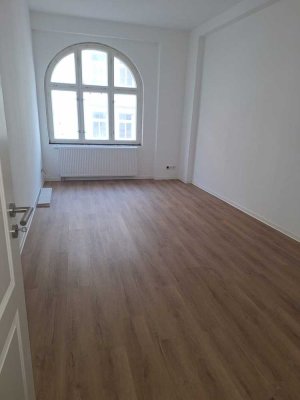 5 Raumwohnung zentral + Badewanne + Wohnküche + frisch saniert