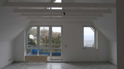 Gemütliche Dachstudiowohnung mit Südwest-Balkon in toller Aussichtslage