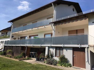 Ansprechende und modernisierte 3-Raum-Erdgeschosswohnung mit Balkon in Ehringshausen