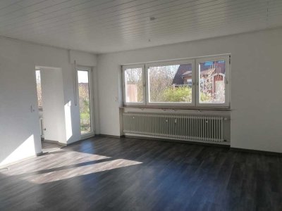 HELLE 2,5 ZIMMER WOHNUNG MIT EINBAUKÜCHE & TERRASSE IN BRETTEN-WANNE