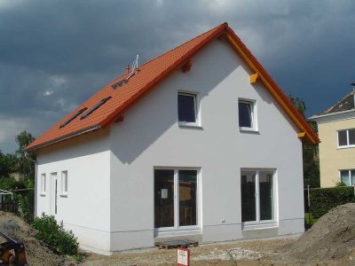 Grundstück inklusive !!! Haus: 5 Zimmer, Ton-Dachziegel, Wärmepumpe, FBHz, freie Grundrissplanung