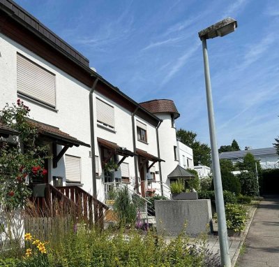 Bezauberndes Reihenhaus m. 2 Balkonen, Dachterrasse, Gartenterrasse und herrlichem Gartenbereich