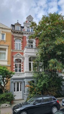 Repräsentative , elegante Wohnung mit Balkon und Wintergarten in Toplage. Nähe Lister Meile