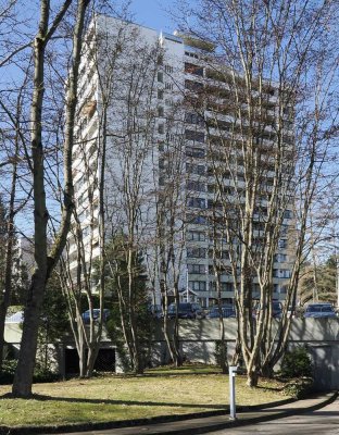 Erstbezug nach Komplettsanierung: Helle 3-Zimmer-Wohnung mit großer Loggia in Eschborn/Ts.