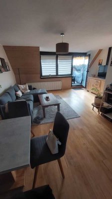 Schöne 2-Zimmer-DG-Wohnung mit Balkon (Südseite) und EBK am Rand von Quadrath-Ichendorf