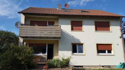 Kleine DG-Wohnung in ruhiger Wohngegend