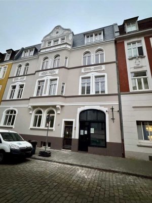 Dachgeschosswohnung - Altbau-Erstbezug nach Komplettsanierung in bester Kreuzviertellage