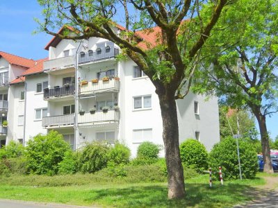 geräumige 3-Zimmer-Dachgeschoss-Wohnung * Balkon * grüne Lage