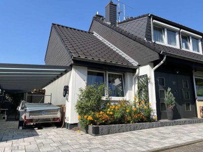 Haus (REH) mit Pavillon, Kamin, Carport, Ladesäule von Privat