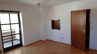 2-Zimmer-Wohnung mit Balkon und Einbauküche in Landshut